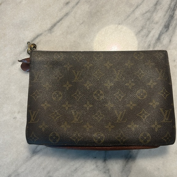 Louis Vuitton - Picture 13 of 16